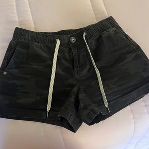 Vuori sz S black and grey camo organic cotton shorts grey out elastic waist
